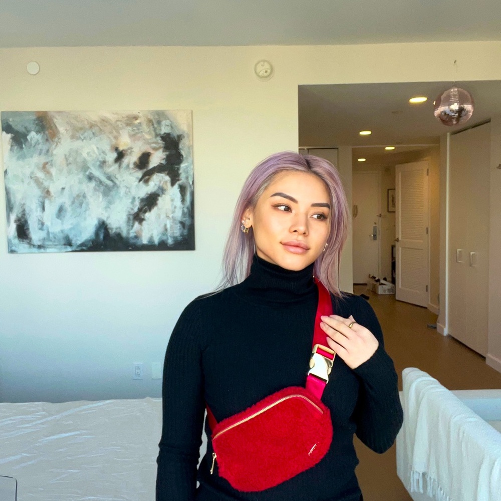 Dark Sherpa fuchsia Fannypack.